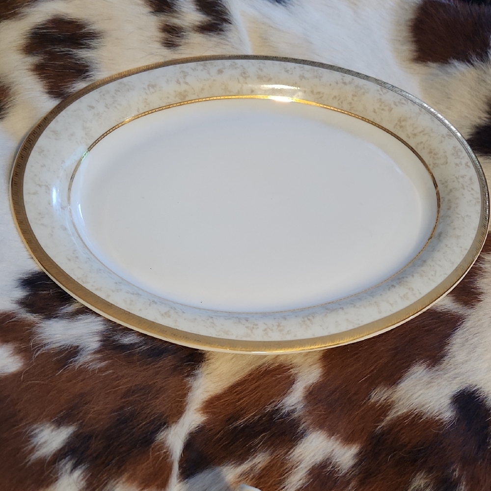 Primavera White and Gold Rimmed Platter